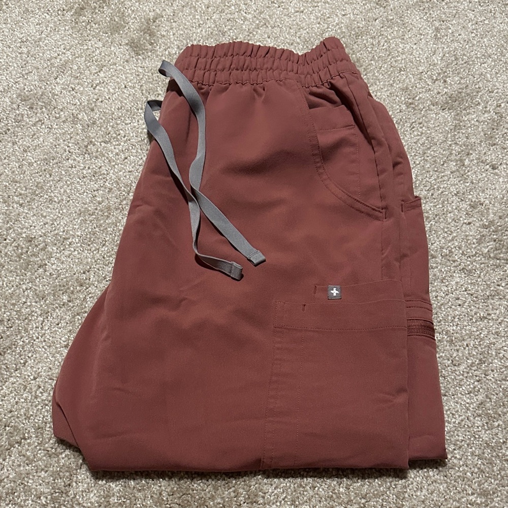 Women’s Drawstring Cargo Scrub Pants - Rust